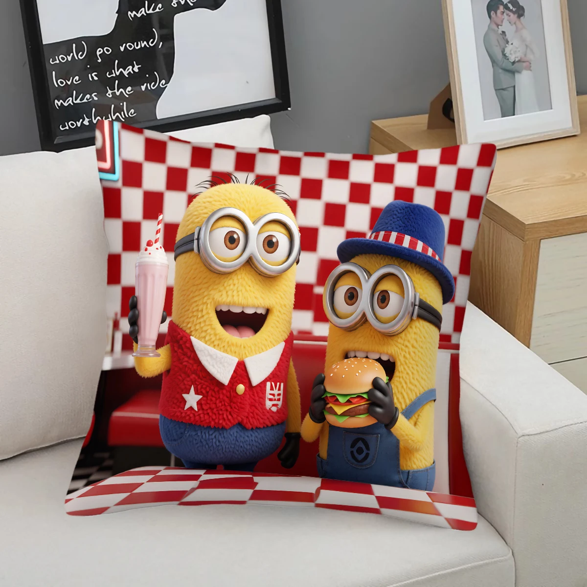 

Наволочка с рисунком в американском ретро-стиле «Миньоны», красно-белая клетка, для дивана, спальни, персонализированная декоративная подушка для дома