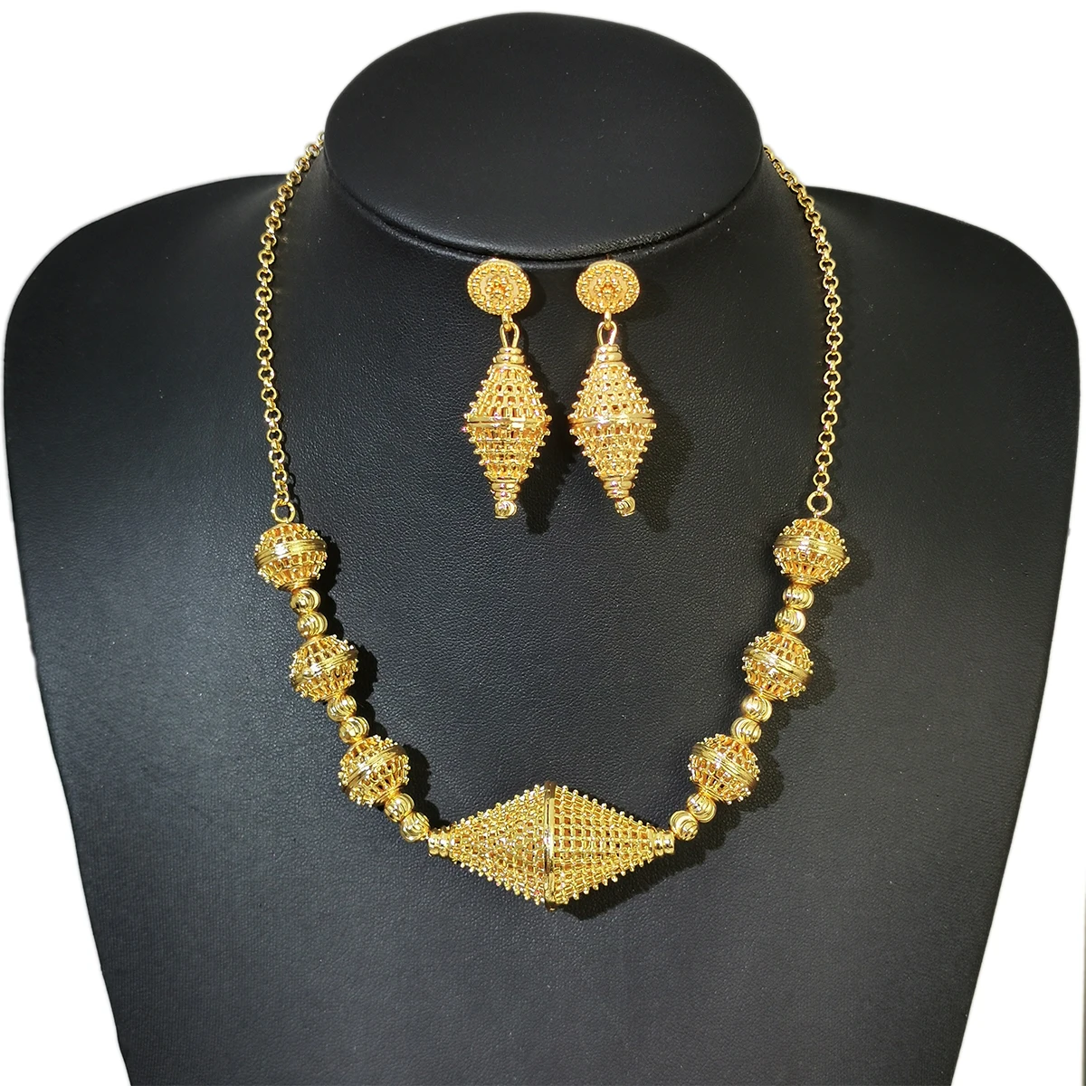 مصر النبيلة نمط الأزياء والمجوهرات مجموعات حزب اكسسوارات الزفاف الذهب اللون الجوف خارج كرات معدنية قلادة طقم من الحلقان