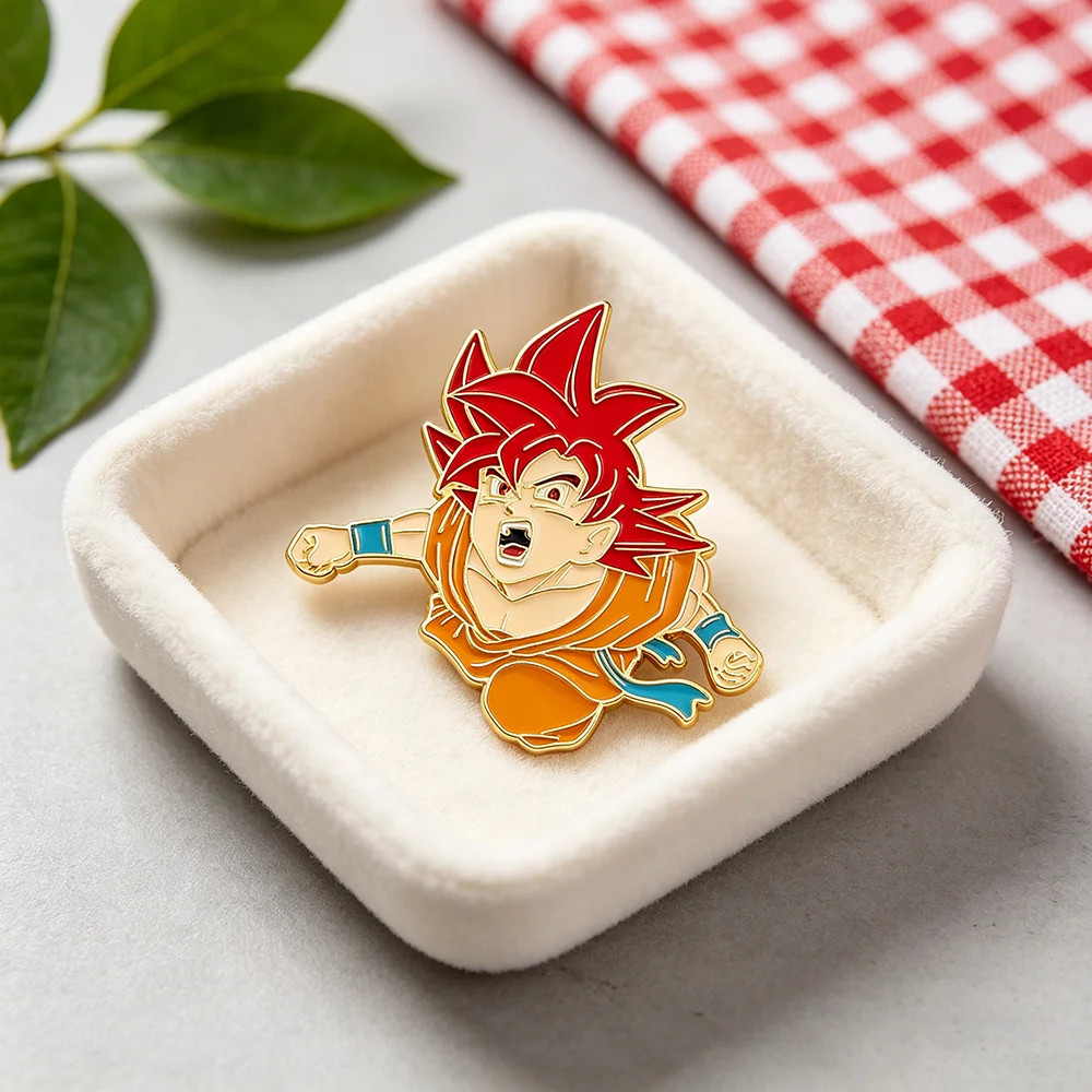 Anime-inspirierter Super Saiyan mit roten Haaren – Emaille-Pin, Hartemaille-Anstecknadel, Sammlerabzeichen für Rucksack, Jacke