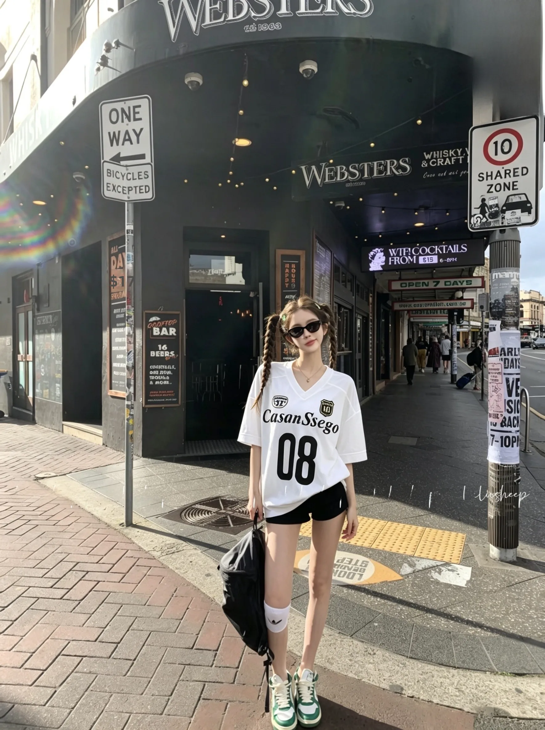 

Korean Style Short Sleeve T-Shirt Women's Sportswear V-Neck Color Block Mesh Embroidery Badge Casual Loose Fit Mid-Length