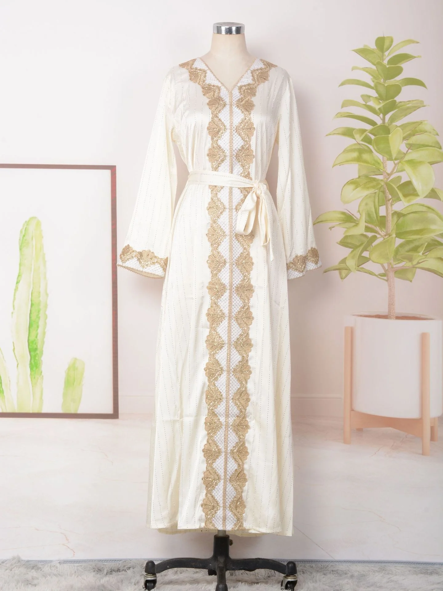 Oem Women's Elegant Diamond Embellished Long-Sleeved V-Neck Abaya New Middle East Export Robe Large Swing Dress Ins Polyester