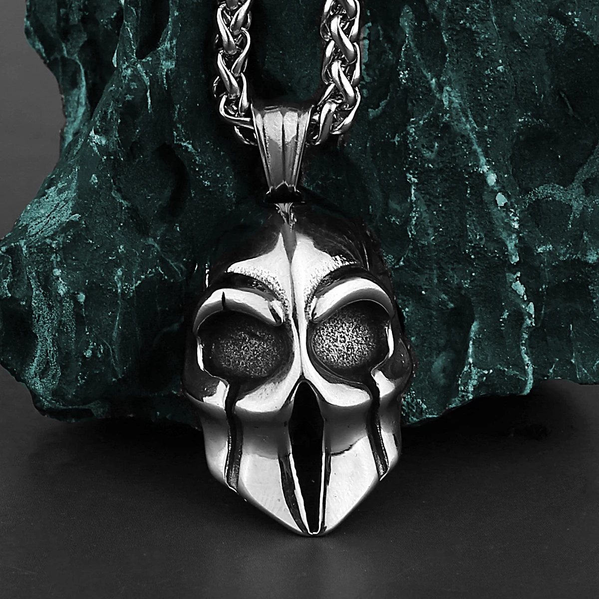 Stainless Steel Spartan Mask Men's Necklace Knight Helmet Mask Amulet Hip Hop Handmade Pendant Jewelry Creative Wholesale