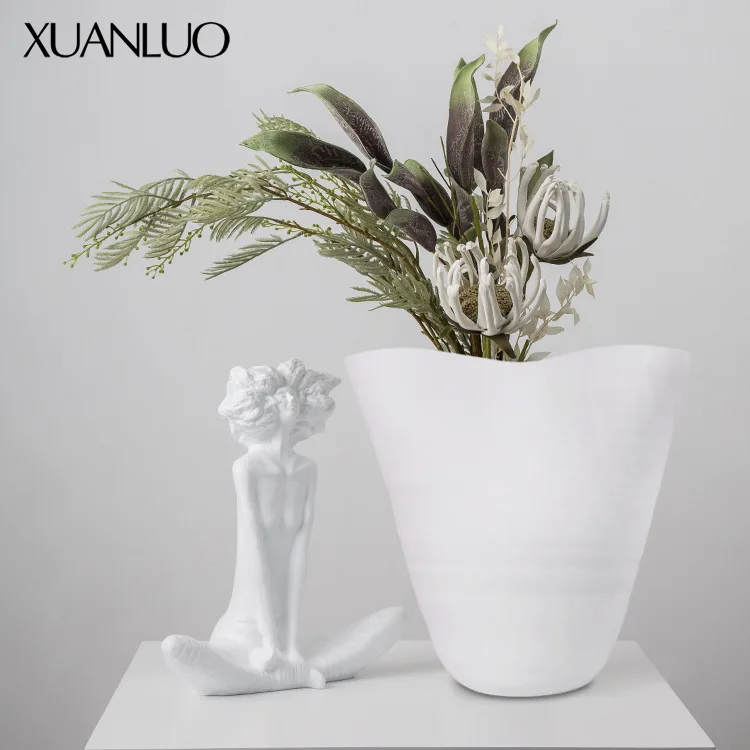Contemporary Nordic-style resin vase ornament, dried flower arrangement holder for home living rooms