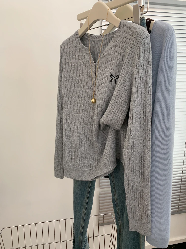 

Свободный вязаный свитер с длинными рукавами и V-образным вырезом, с вышитым узлом, антивозрастной, больших размеров, женская внутренняя одежда в корейском стиле