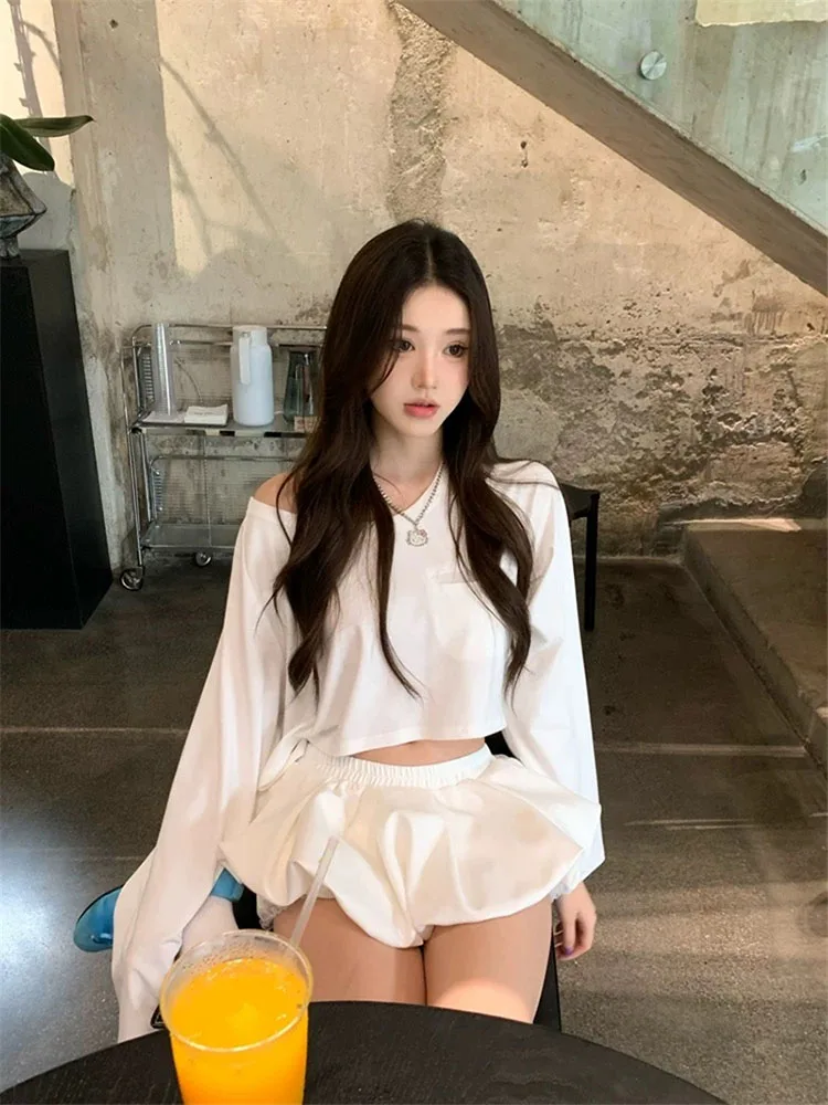 세련된 흰색 반팔 긴 티셔츠와 블루머 세트 여성 여름 신상 투피스 슈트 심플하고 시크한 룩