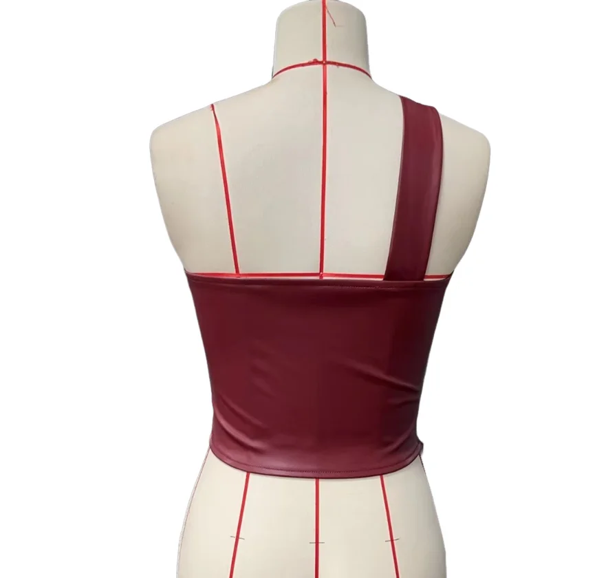 سترة صيفية بلون سادة ورقبة مائلة وكتف واحد بدون أكمام للنساء، شخصية عصرية، سترة جلدية مثيرة