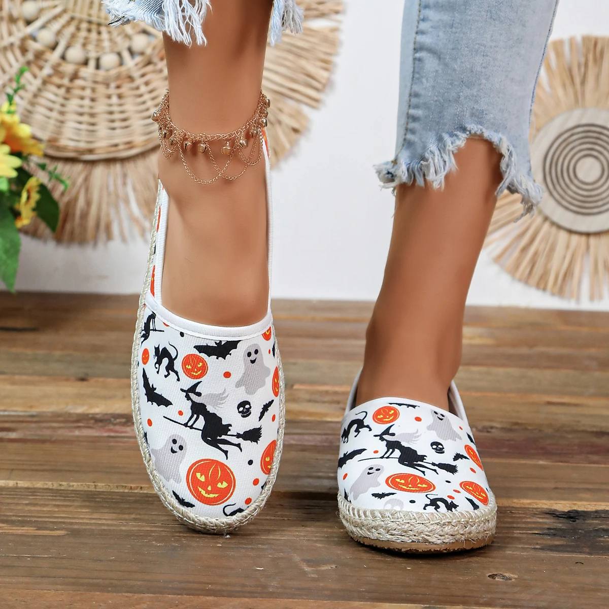 2026 New Women's Large Size Fashion Printed Decorative Canvas Shoes Spring and Autumn Halloween Popular Slip-on Flat Shoes