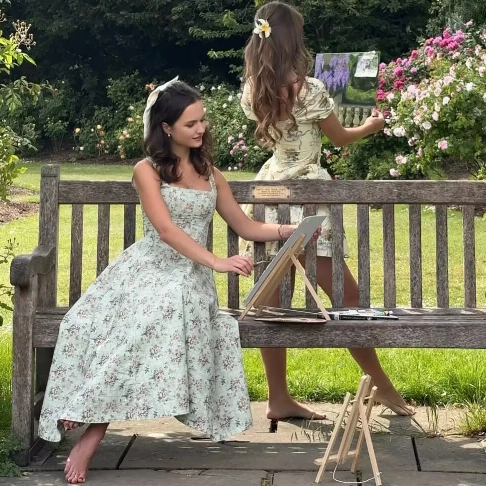 فستان Oligai صيفي أنيق ميدي 2025 وصل حديثًا فستان مطبوع عليه زهور فستان نسائي مثير مشد لعطلة عيد الميلاد