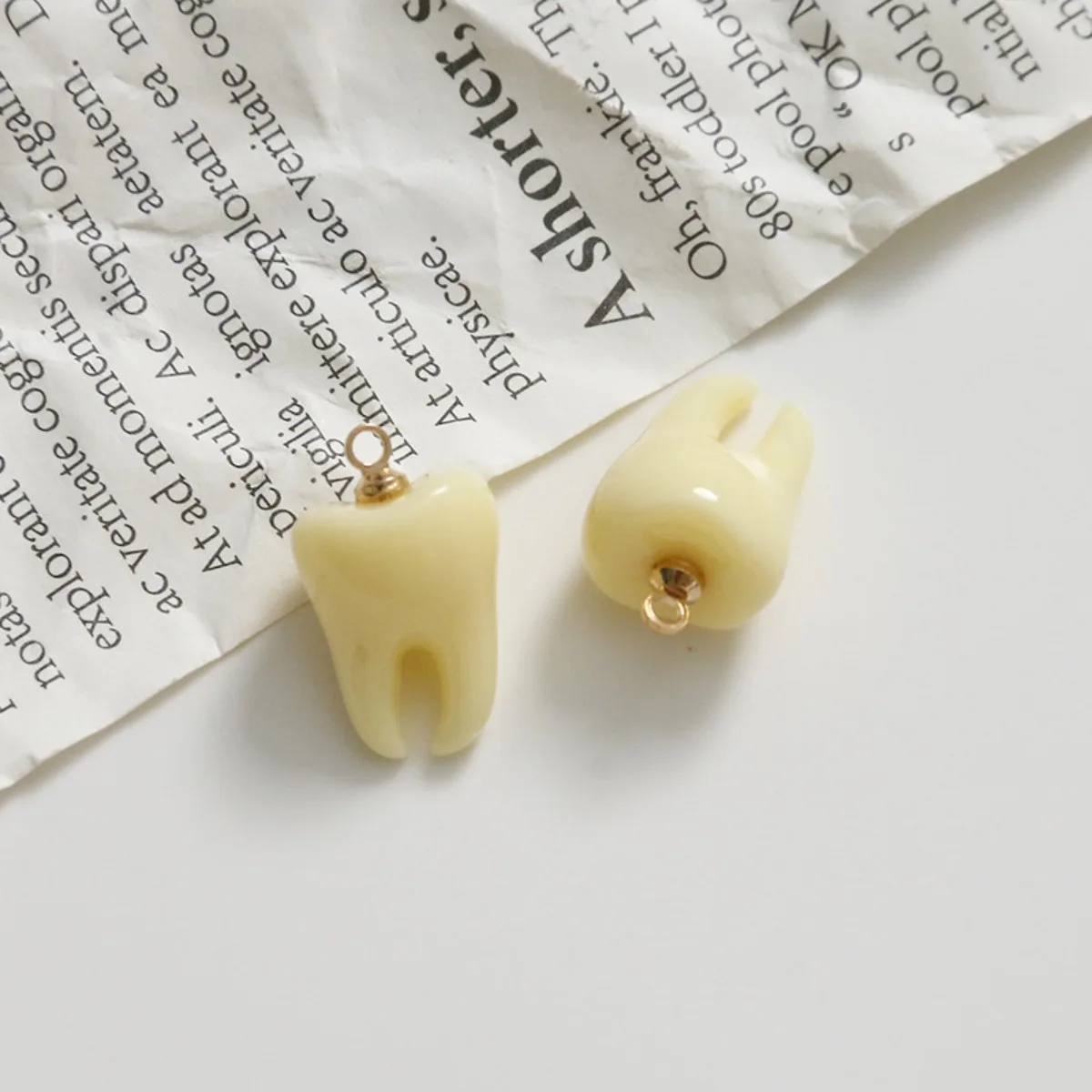 Z59 2 Stück 16x10mm Coole 3D Zahn-Charms, Exquisite Simulations-Zähne aus Harz, Anhänger für DIY-Schmuck, Trendiges Material