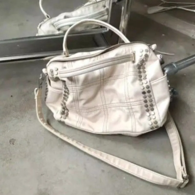Retro Hot Girl Rivet Handheld Pillow Bag Women PU Leather Large Capacity Shoulder Bag Ladies Y2K Aesthetics Casual Crossbody Bag