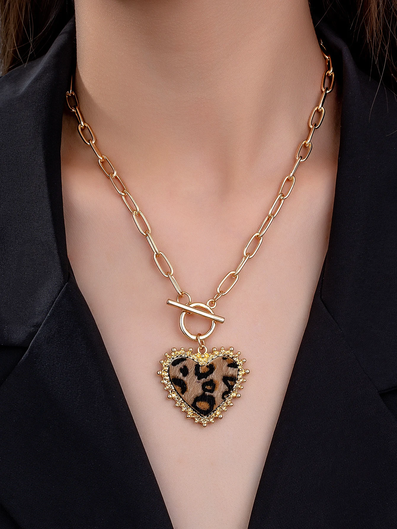 Elegant, Fashionable, Light Luxury, High-End Leopard Print Heart Pendant Necklace