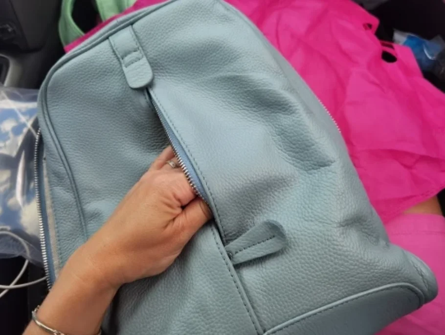 Zency Damen-Rucksack aus 100% Echtleder, Modischer Bronze-Rucksack mit Großer Kapazität und Vielen Taschen, Einfacher Tagesrucksack für die Arbeit – Detail 11