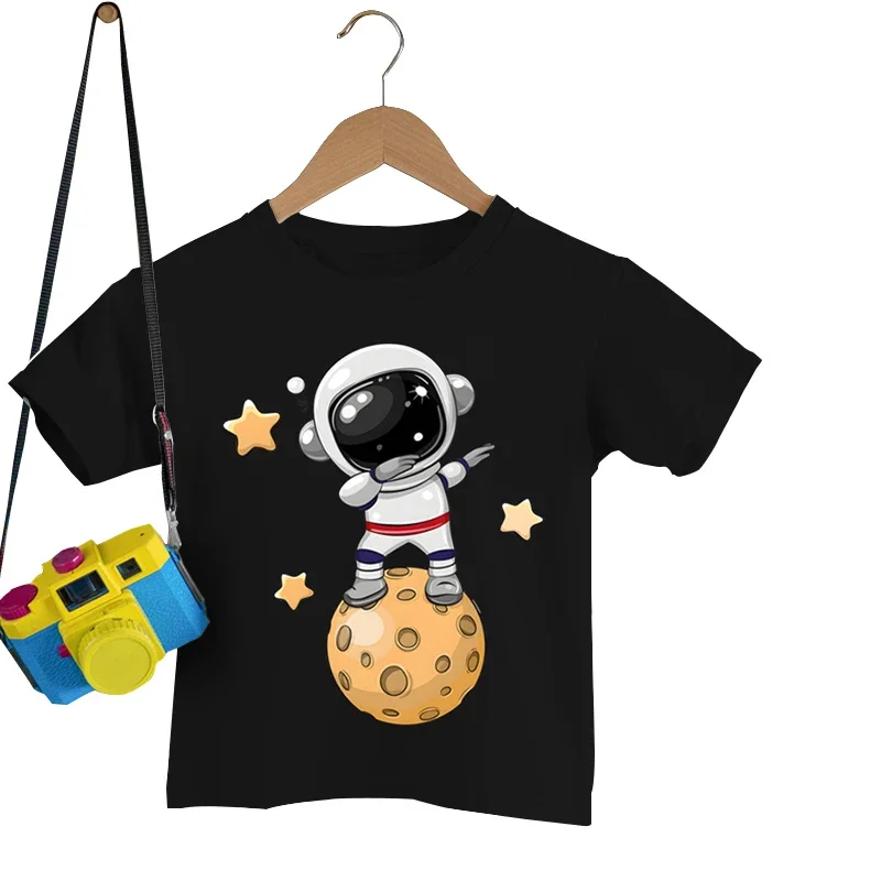 

Dancing Astronaut on The Moon Print Kid T Shirt Cartoon Girls Boys T-shirt Short Sleeve Tops Funny Astronaut Child Tshirt Top