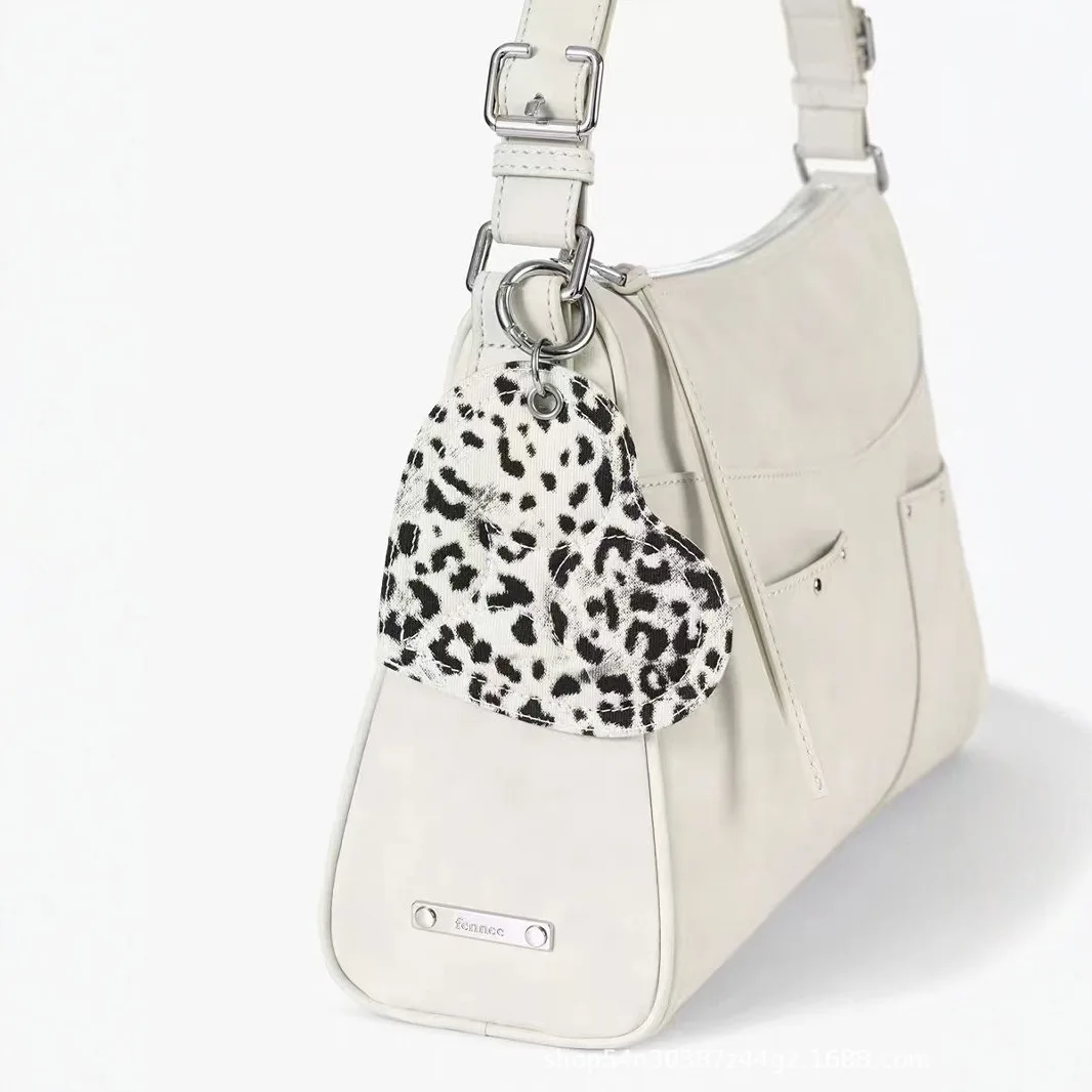 Fennec Korea 2025 Spring/Summer Large-Capacity Leopard Print Commuter Crossbody Bag with Heart Charm and Studs