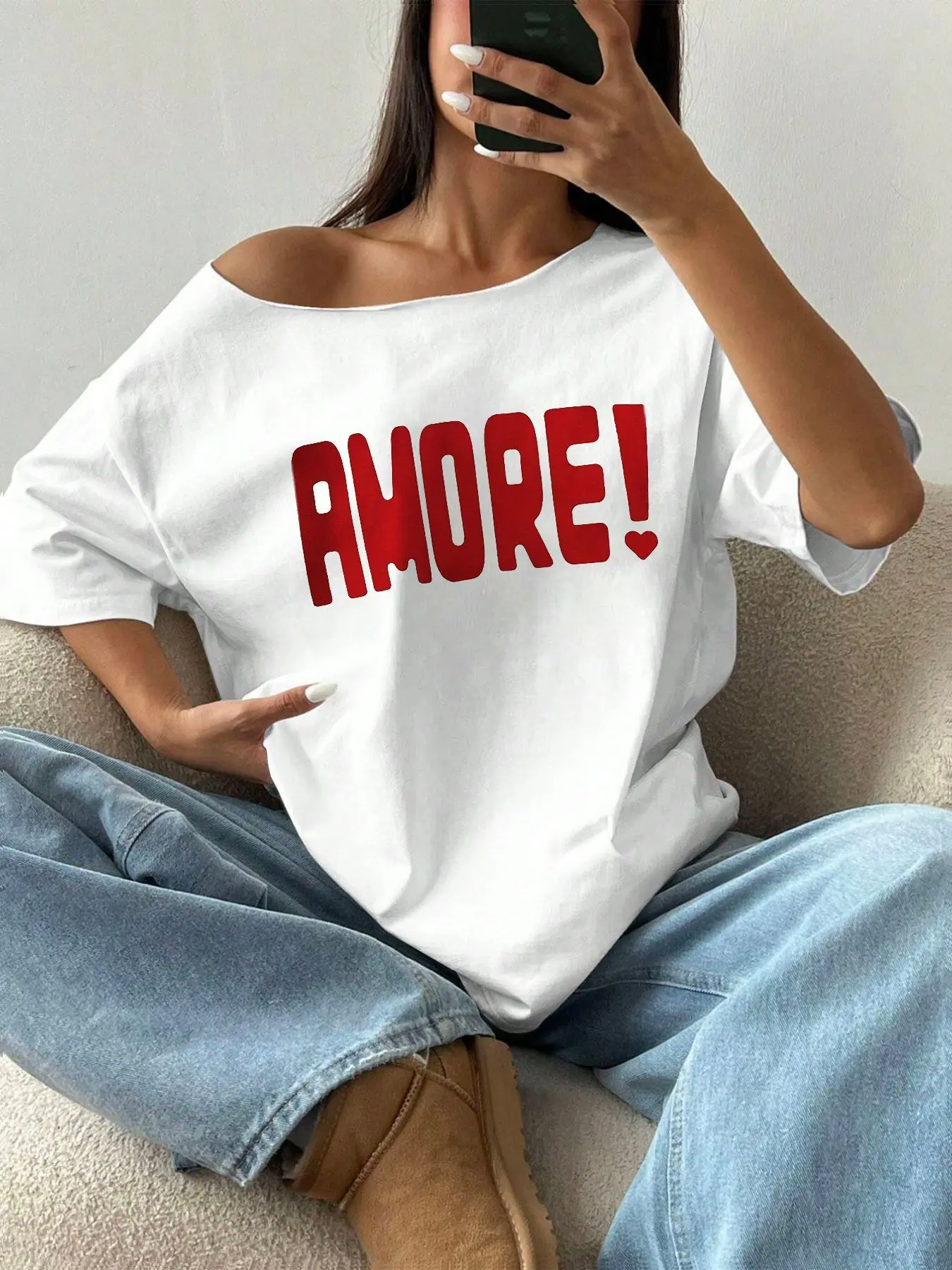 Camiseta holgada con estampado gráfico de corazón AMORE de talla grande, camisetas de estilo Y2K de gran tamaño, camisetas para mujer, Top de verano con hombros descubiertos 10