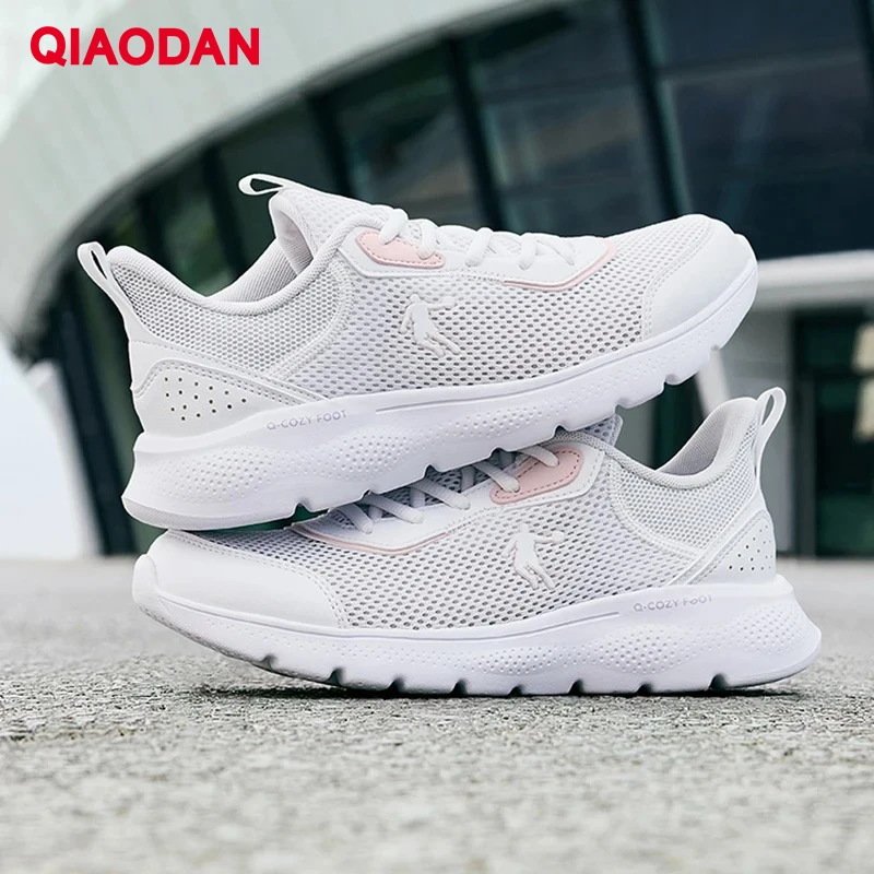 QIAODAN 여성용 메쉬 러닝 2025 신상 경량 편안한 충격 흡수 통기성 솔리드 아웃도어 스니커즈 XM26211801