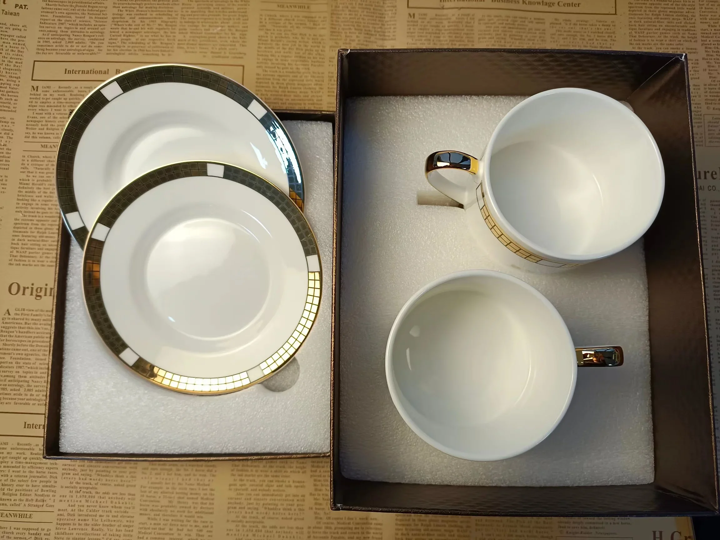 

European Bone China Plaid Coffee Set Mug Two Cups Two Saucers Gift Box Double Cups and Saucers Coffee Cup