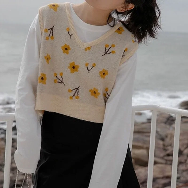 Sweater Vest Women V-neck Sleeveless Preppy Cropped All-match Daily Cozy Korean Style Flowers Loose Knitted New Arrivals Hot Ins