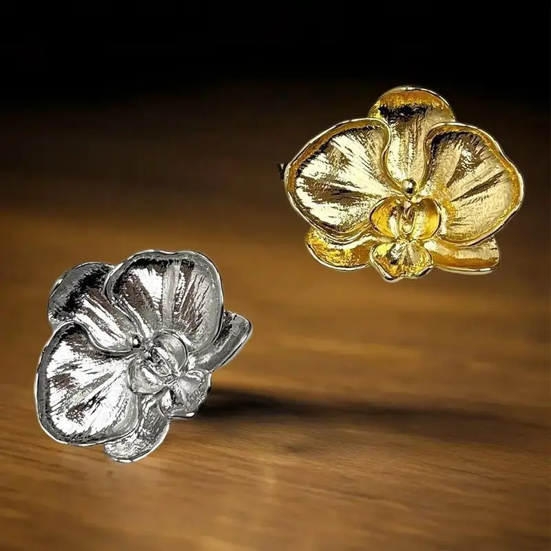 Traditional Phalaenopsis Lapel Pin for Women and Girls Elegant Metal Flower Party Attire Jewelry Accouterments Gift