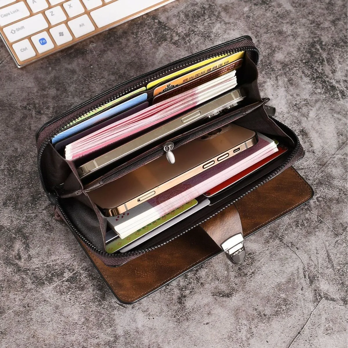 BUYLEMO Vintage Faux Leather Long Men Clutch Wallet, Lock‑Buckle Large‑Capacity Purse, Phone‑Compatible Hand Wallet