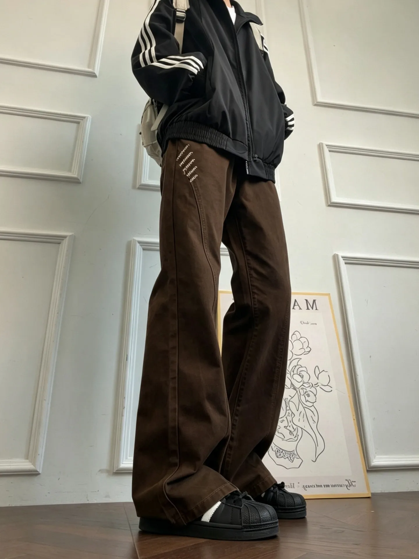 Men's Brown Slanted Cut Embroidered Denim Jeans Straight Leg Workwear Loose Fit mid Waist Zipper Fly Resistant to Deformation