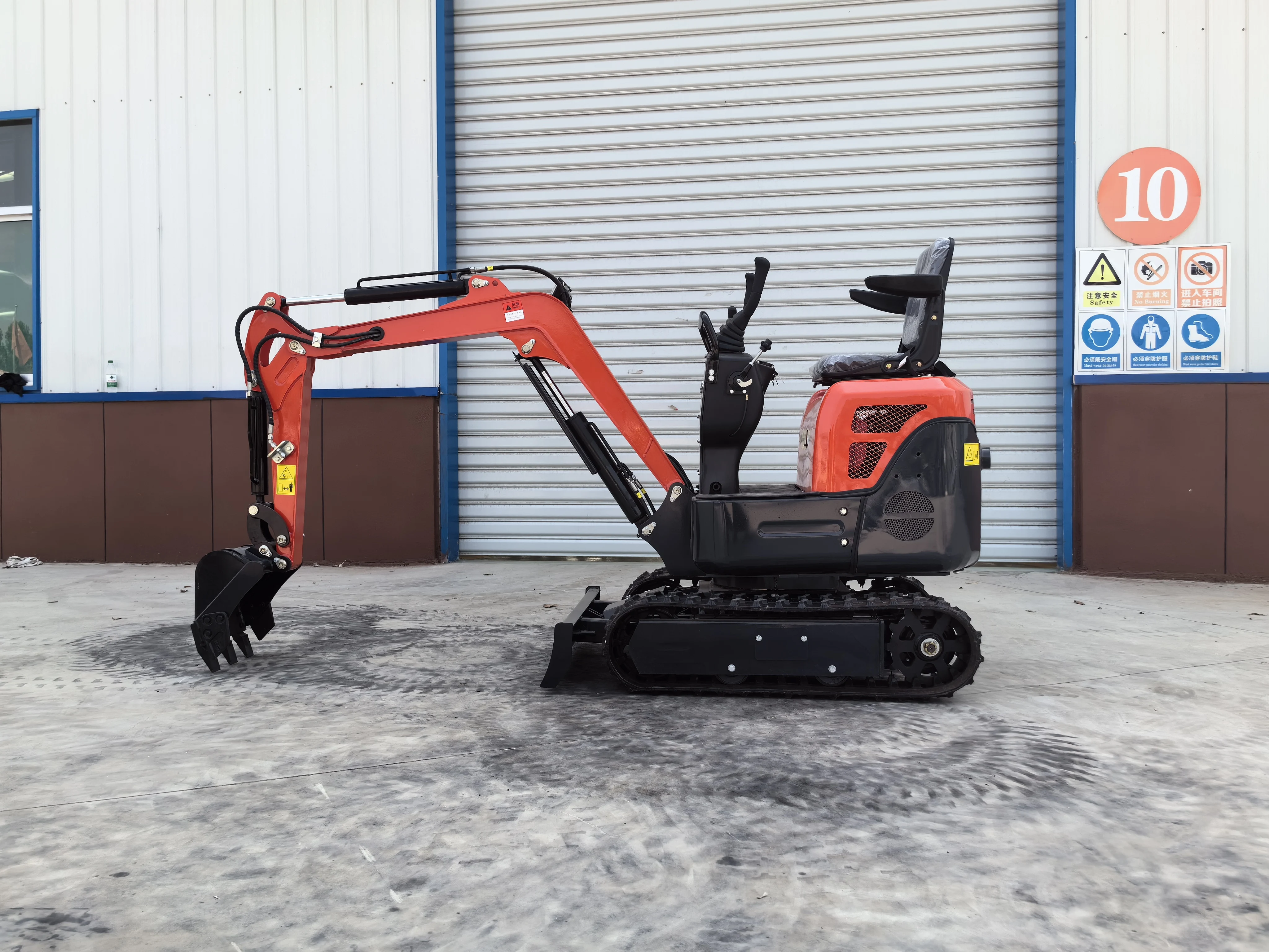 أرخص الحفارة الميكانيكية الصغيرة نوع مجنزرة أقوى آلة منزلية حديقة مزرعة التنقيب