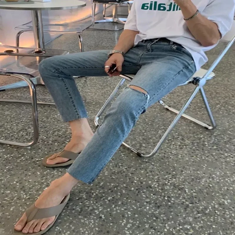 

Menswear spring / summer 2022 Korean street fashion straight ankle jeans casual hole jeans