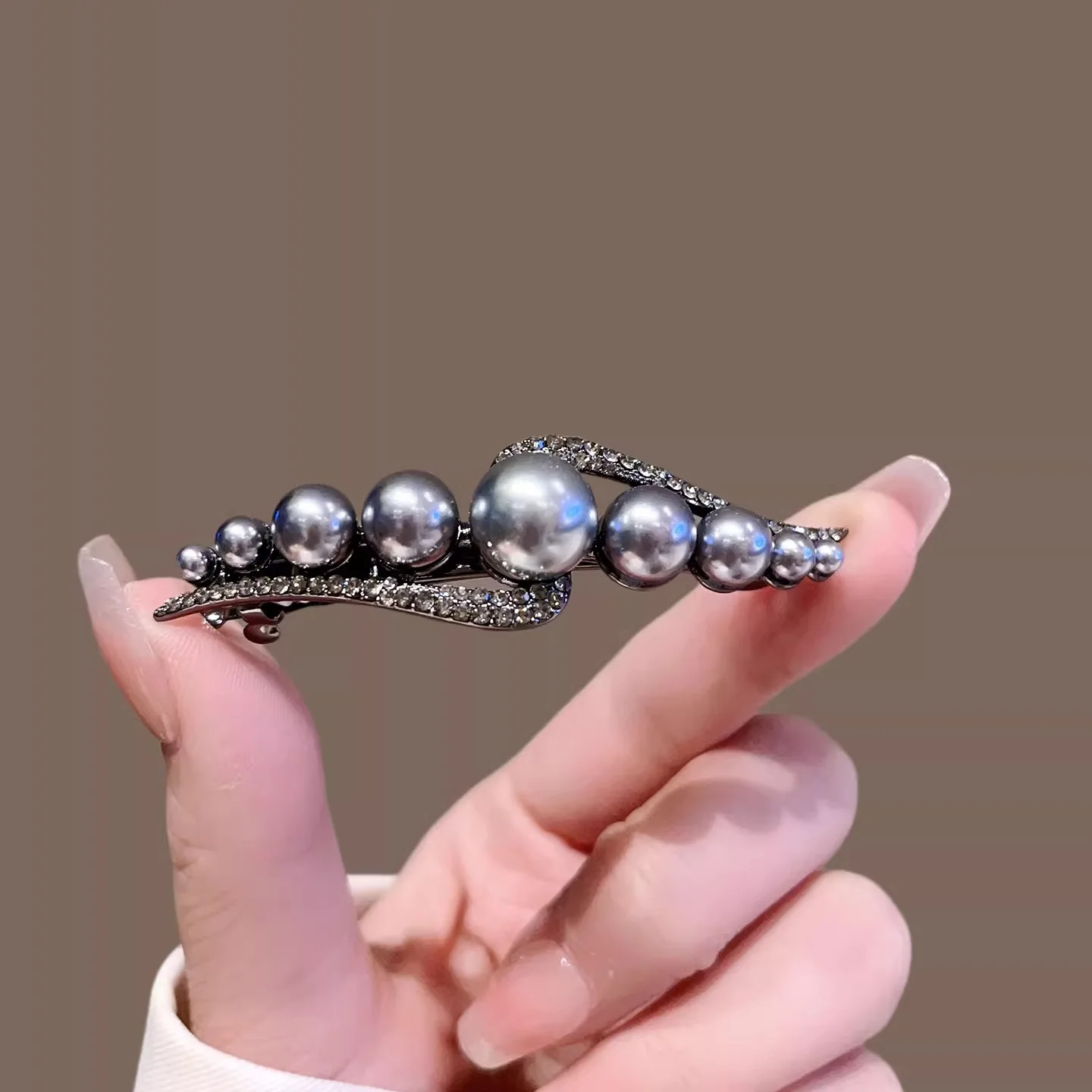 

Элегантная заколка для волос с жемчугом и стразами, геометрическая, премиум-класса, для женщин, для причесок с частичной заческой, пружинная, повседневные корейские аксессуары для волос