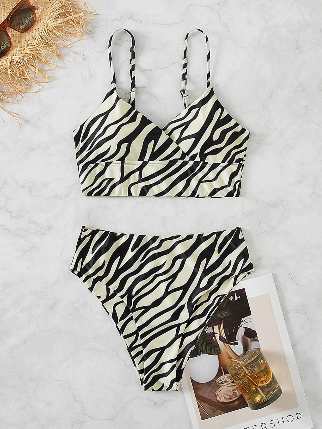 ألواح البيكيني المقسمة المخططة هي ملابس سباحة جديدة ومبتكرة ذات تصميم متخصص مناسبة للنساء #5