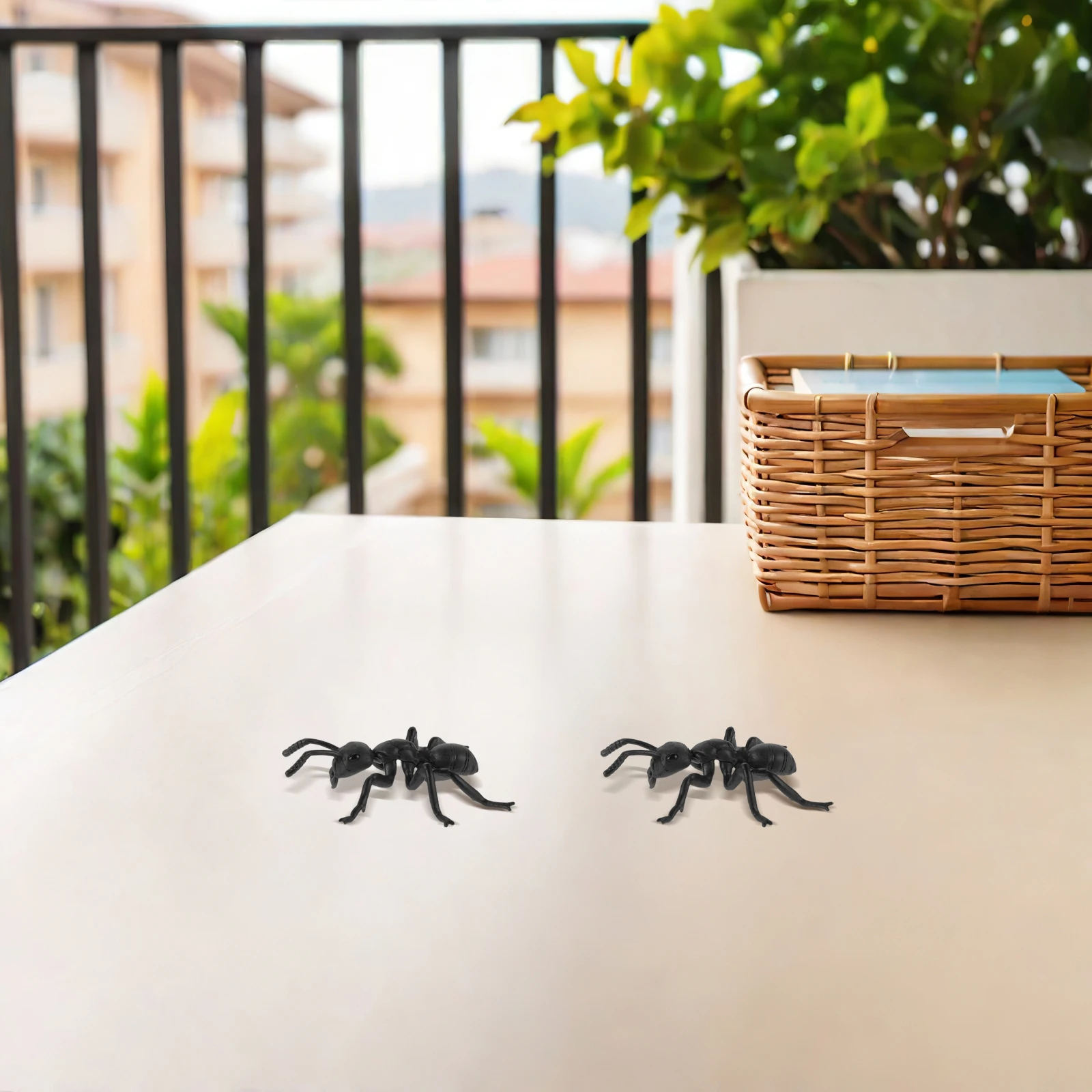 2pcs Large Insect Models Realistic Fake Bugs For Garden Decor Outdoor Yard Prank Jokes Insect Ornaments