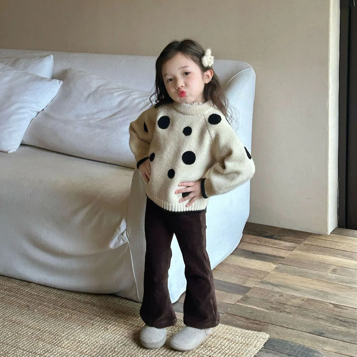 

Girls Suit 2024 Autumn New Childrens Wear Korean Baby Girl Polka Dot Crewneck Sweater Coffee Color Flare Pants Two-piece Set