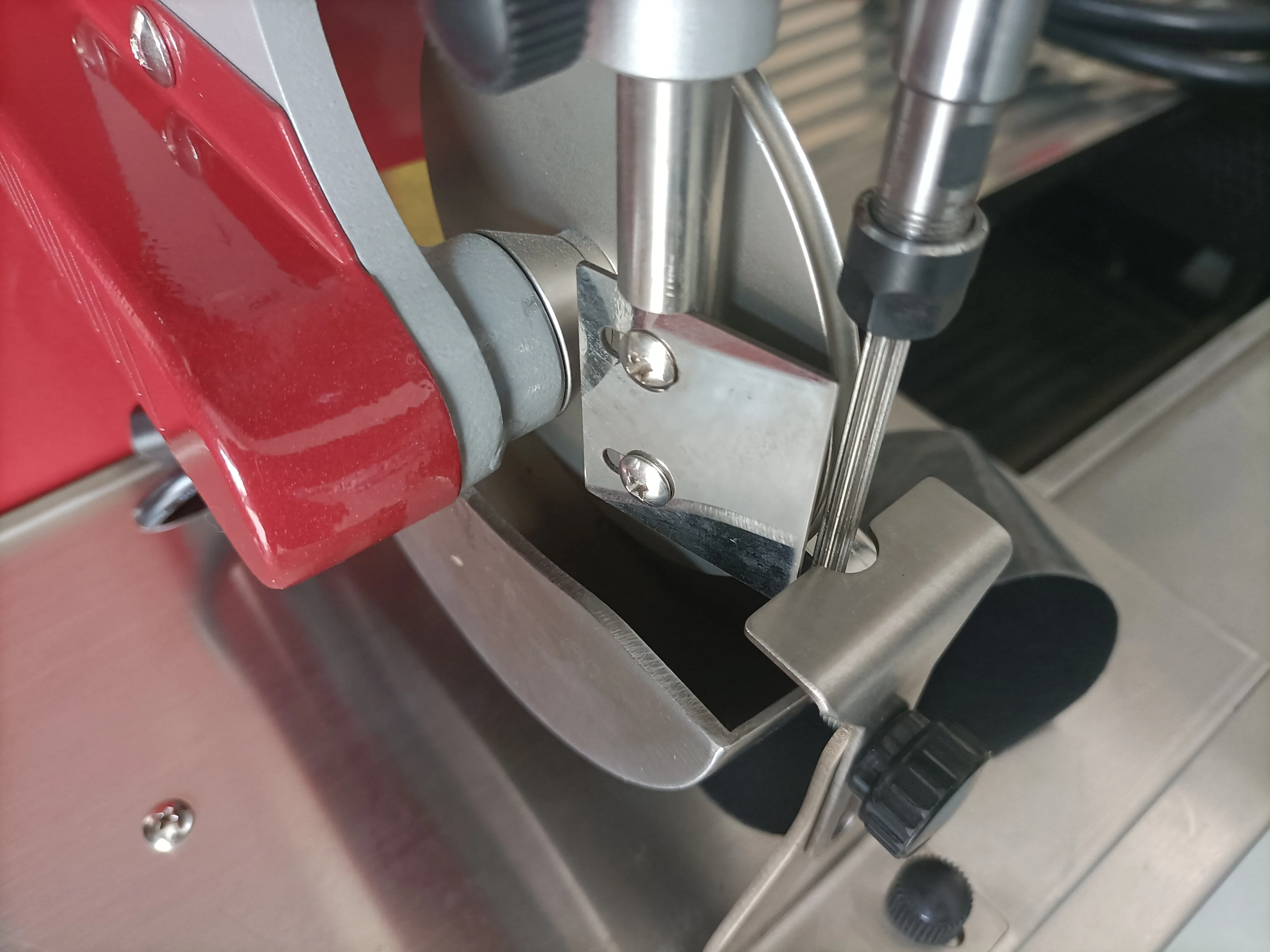 Produto-Máquina semiautomática para colorir bordas de cinto, bolsa de sapato de couro, máquina de pintura de bordas