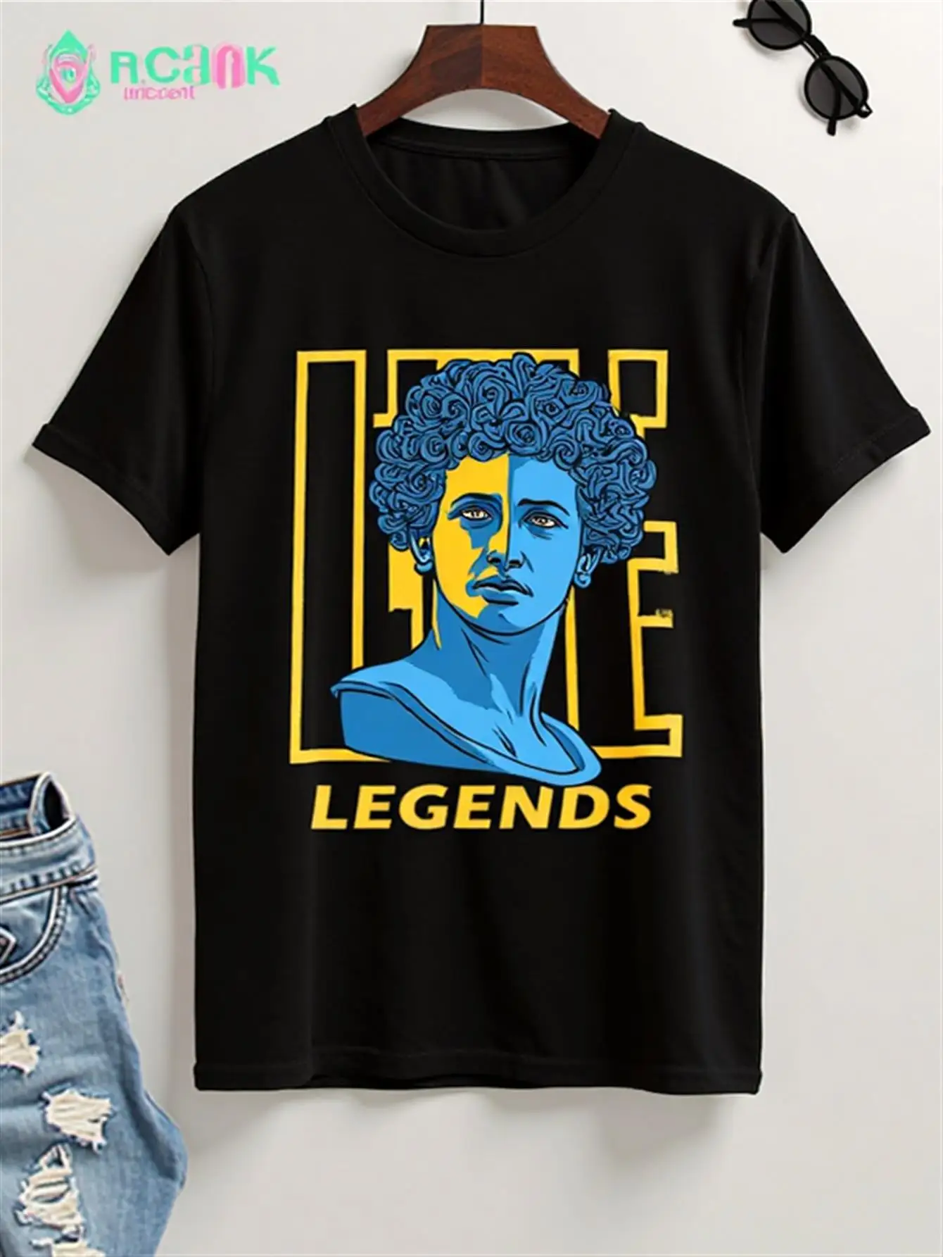 تي شيرت رجالي برسومات Retro Lifestyle Legend، تي شيرت أسود ناعم ومسامي مع صورة زرقاء نابضة بالحياة وخلفية صفراء، قميص كاجوال مناسب للارتداء اليومي وأزياء الهالوين للرجال #1