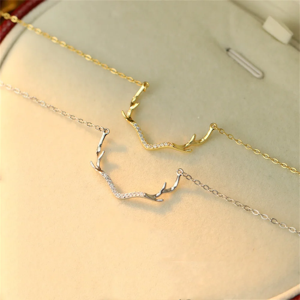 

Korean 925 Sterling Silver Collarbone Chain for Women, Elk Pendant + Diamond-Inlaid Antlers, Stylish Niche Necklace