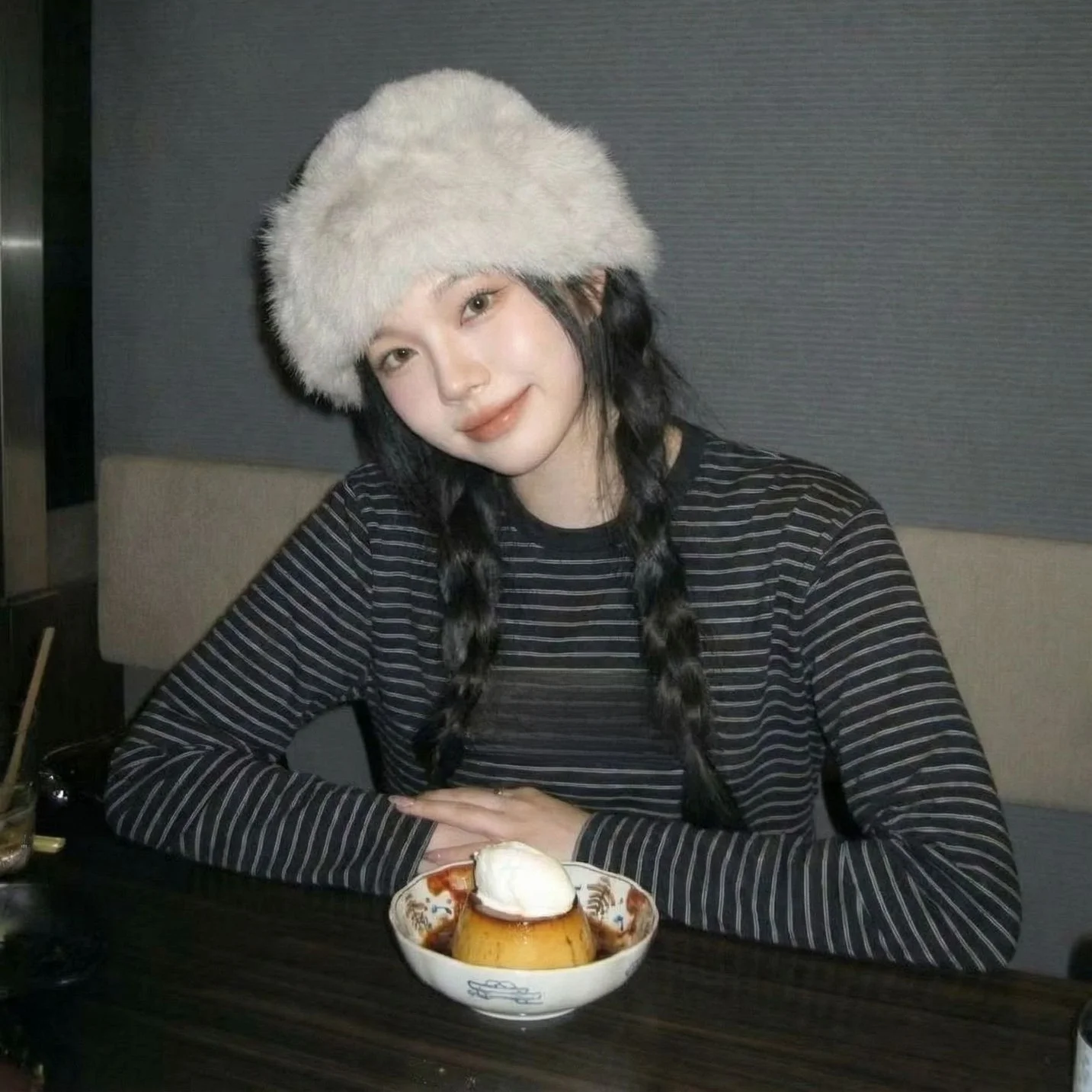 

Зима 2026: Женский оверсайз топ свободного кроя с круглым вырезом, длинным рукавом, в полоску, с буквенным принтом, в стиле Dongda Gate