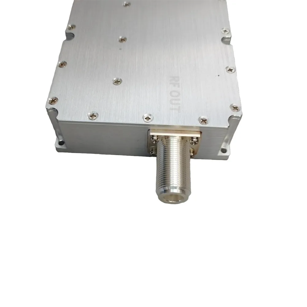 100BT O 200BT Equipado con un protector circular, una antena y disipación de calor se requieren