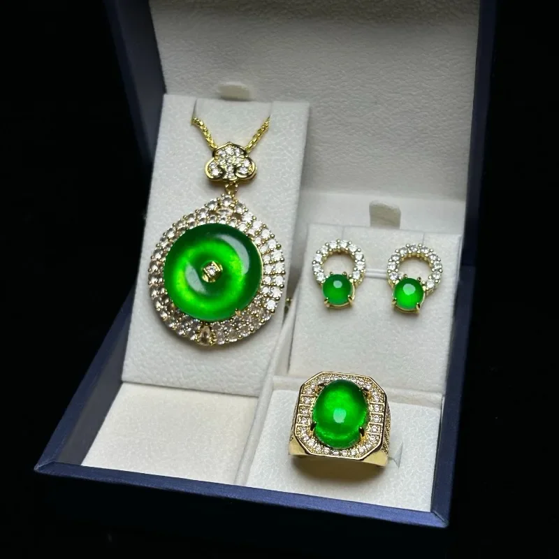 

Natural High-ice Quartzite Jade Three-piece Set, Atmospheric Exquisite Fashion Set