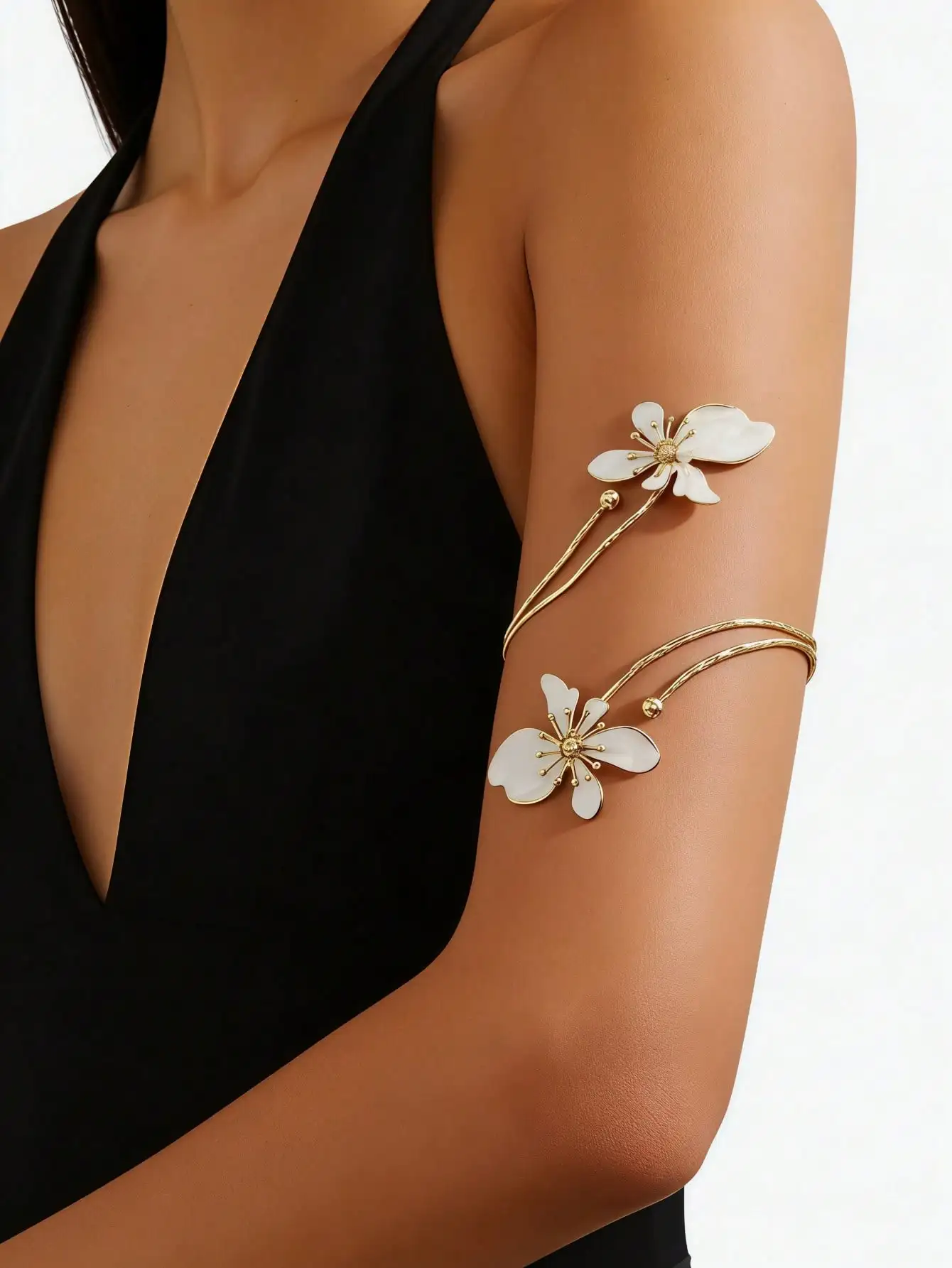 

1pc Women's European & American Vacation Style Gold-Plated Faux Shell Flower Open Cuff Bracelet Set, Gentle Fairy Design, Beach Party Music Festival Atmosphere Elegant Elegant Arm Bangle