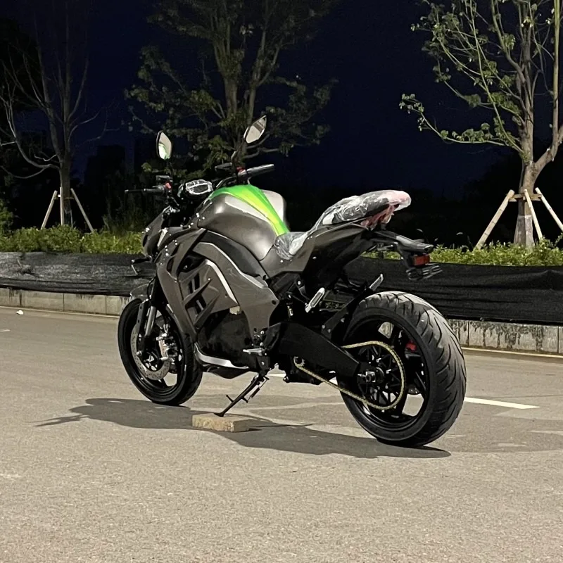 

2025 Newest Best Quality 8000w 200 Wide Tire Long Range Lithium Battery Sports Racing Max Speed 130km/h Revolt Bike Electric Mot