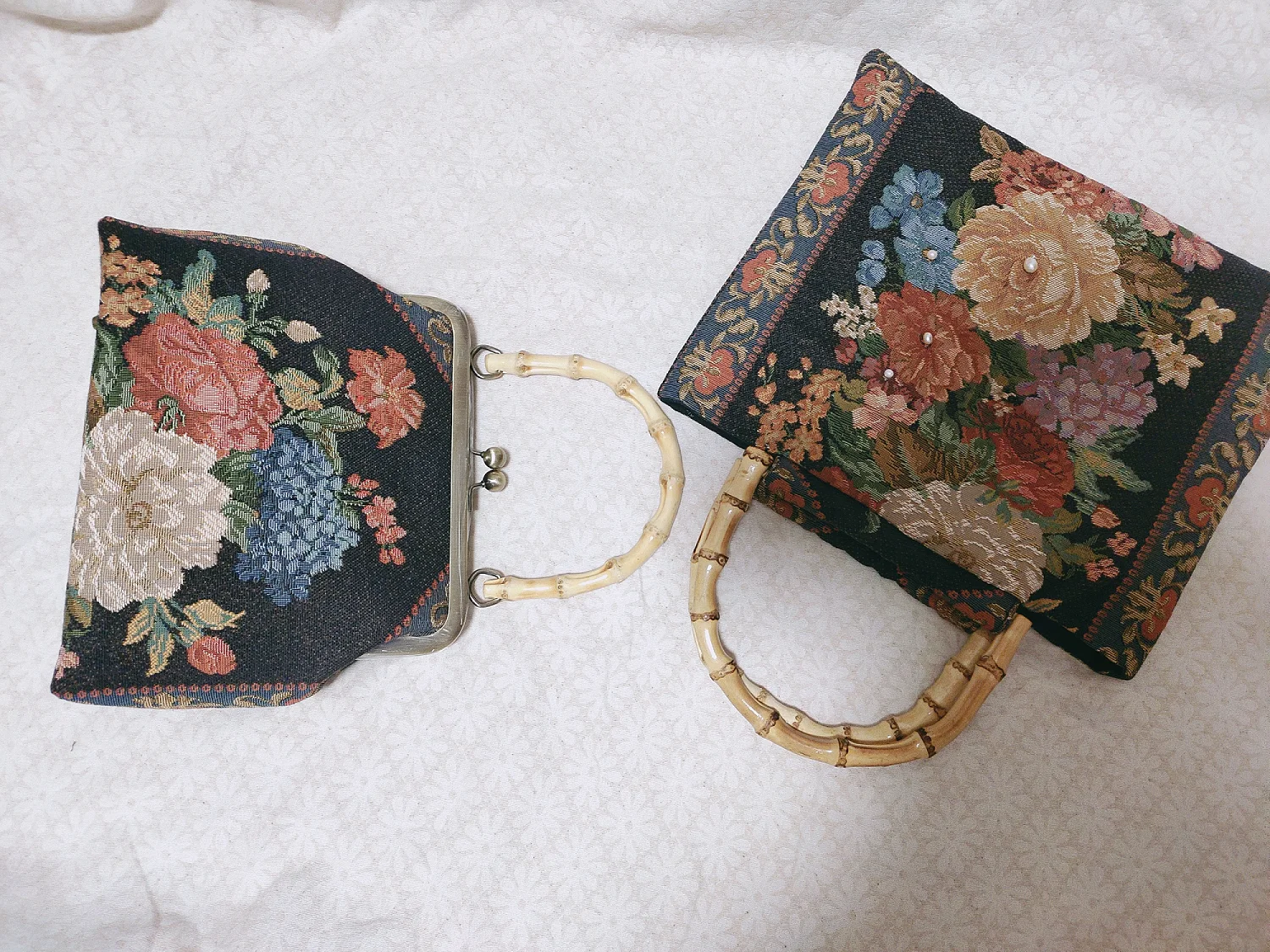 

Lost in Vintage Lost in Vintage Lingge Jacquard Flowers Embroidery Vintage Handmade Bag Natural Wood Handle Large Bag Wedding Gi