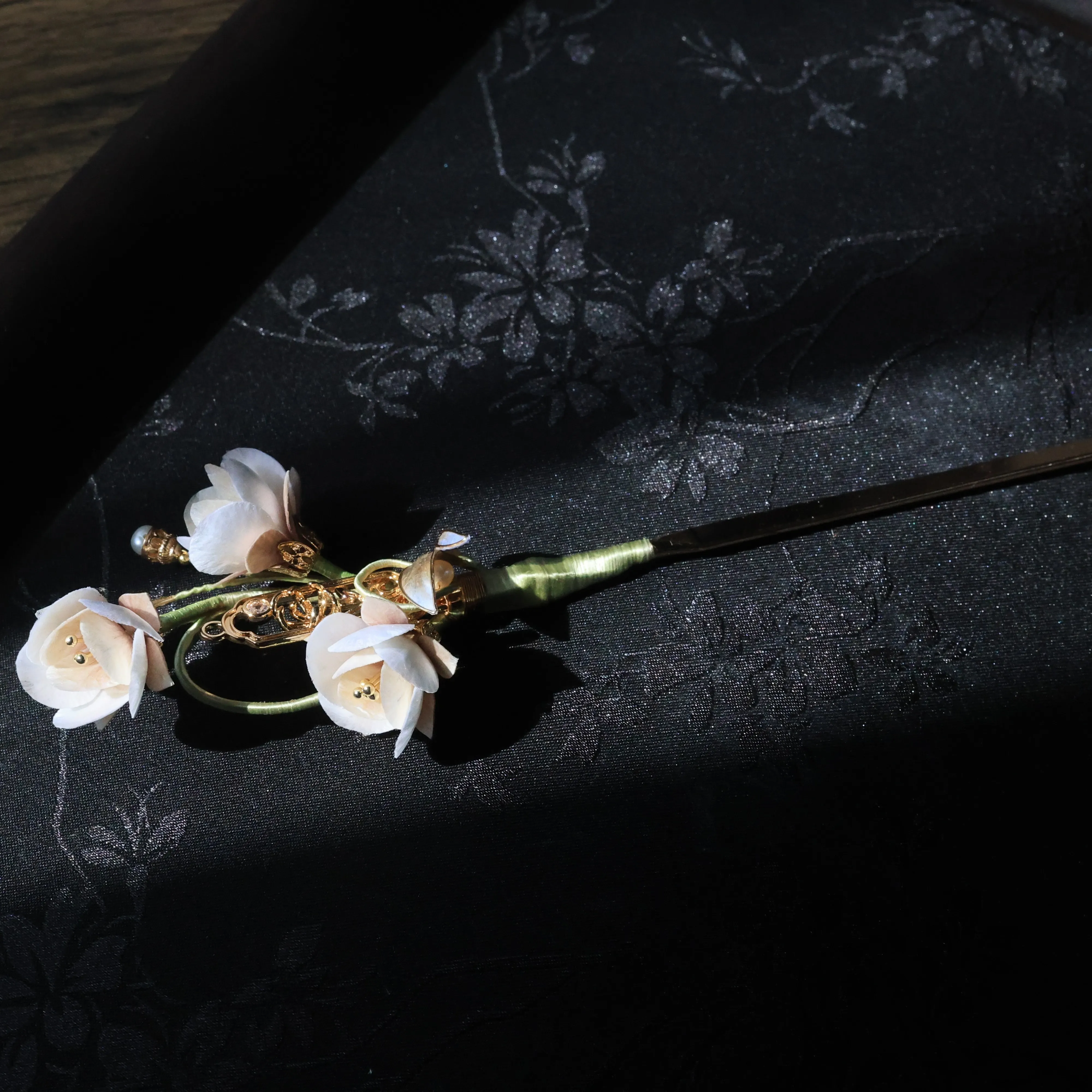 Original Intangible Cultural Heritage Velvet Flower Hair Stick New Chinese Style Gift, Classical Cheongsam Tassel Hair Accessory view 3
