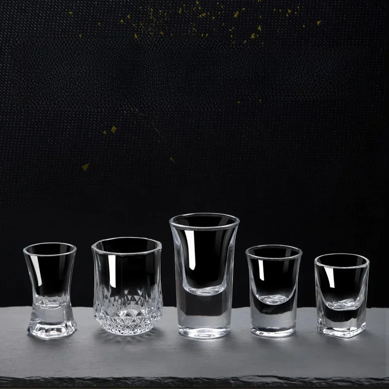 Chinese Style Small Bullet Glass White Wine Cup Set Home Use Two Ounce Liquor Cup Crystal Glass Short Cup for Drinking Alcohol