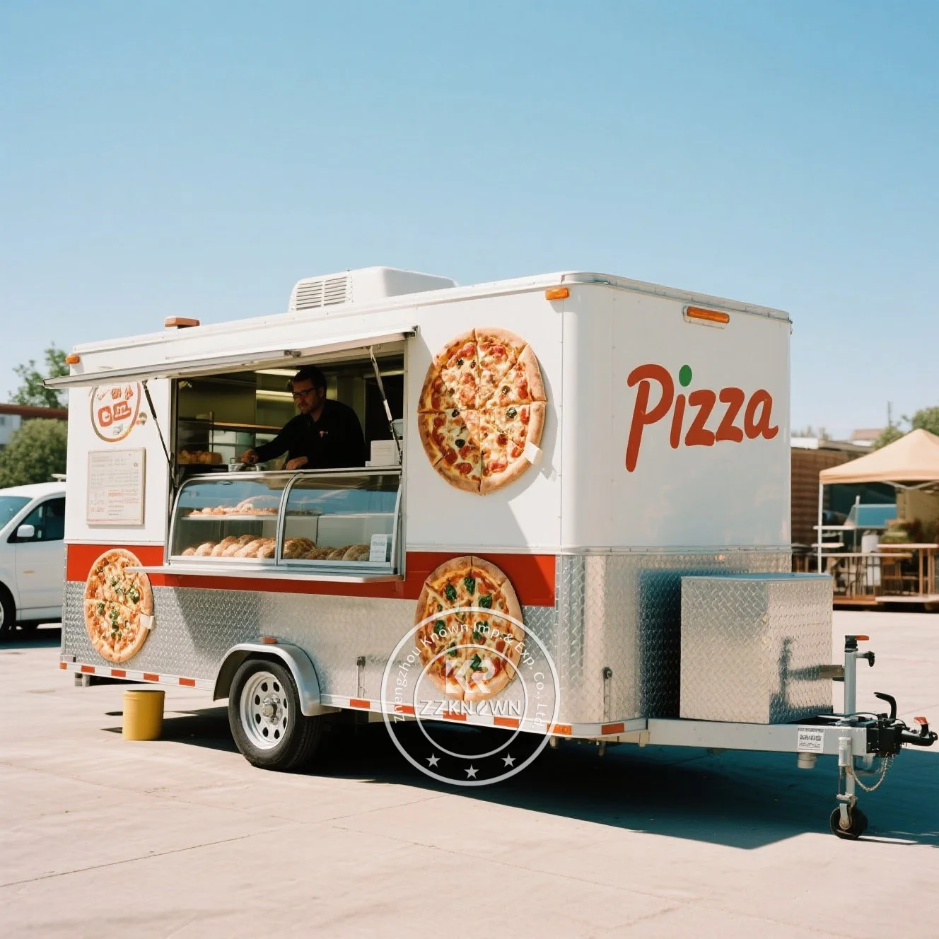 Mobiele fastfoodtruck Mobiele drankkoffiewinkelwagen Straatrestaurant Volledig uitgeruste foodtrailer voor conversie