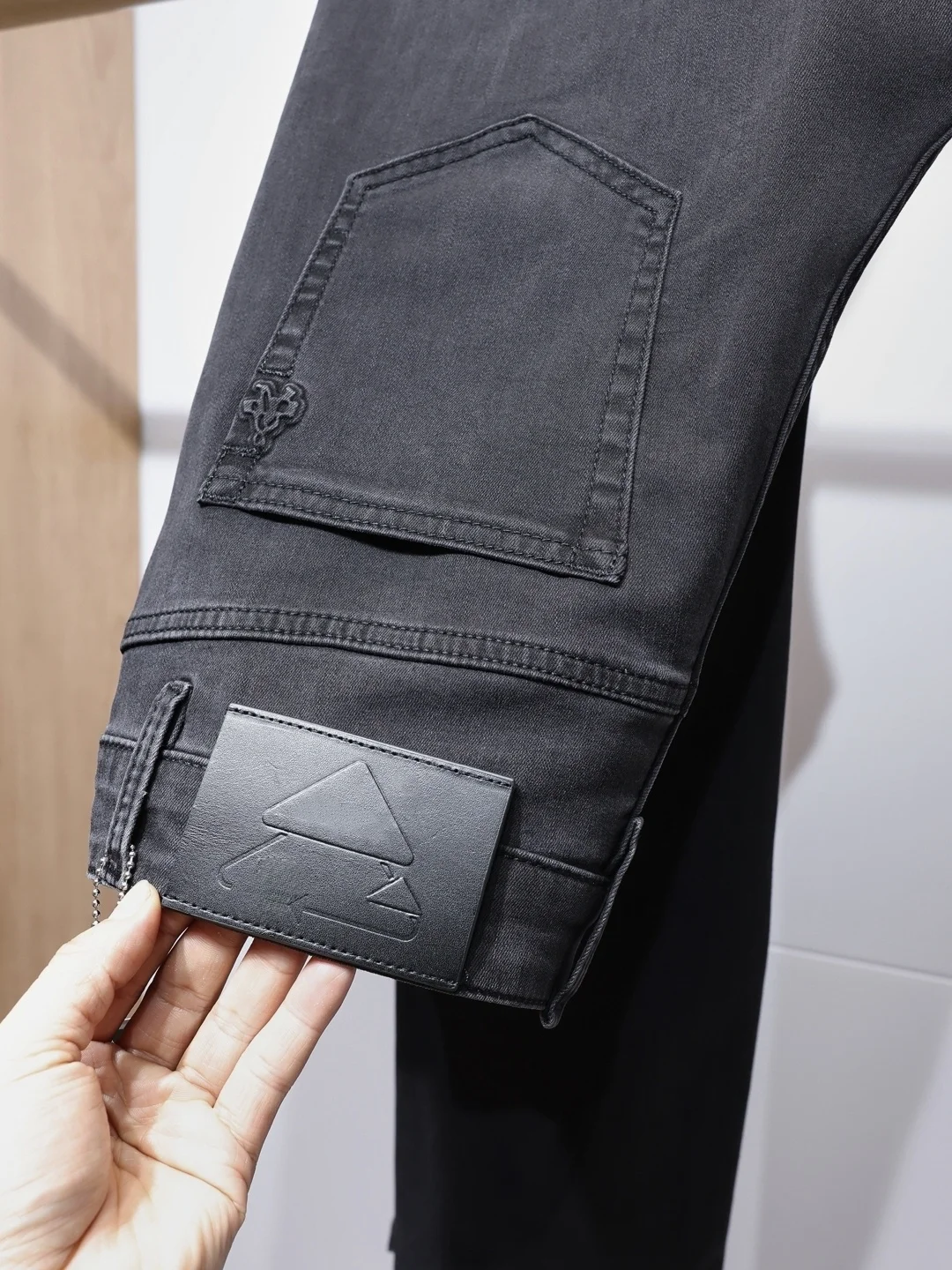 

Мужские джинсы Slim Fit, весенняя мода, легкие, тонкие, черные, эластичные, длинные брюки, роскошные, устойчивые к пятнам и износу.
