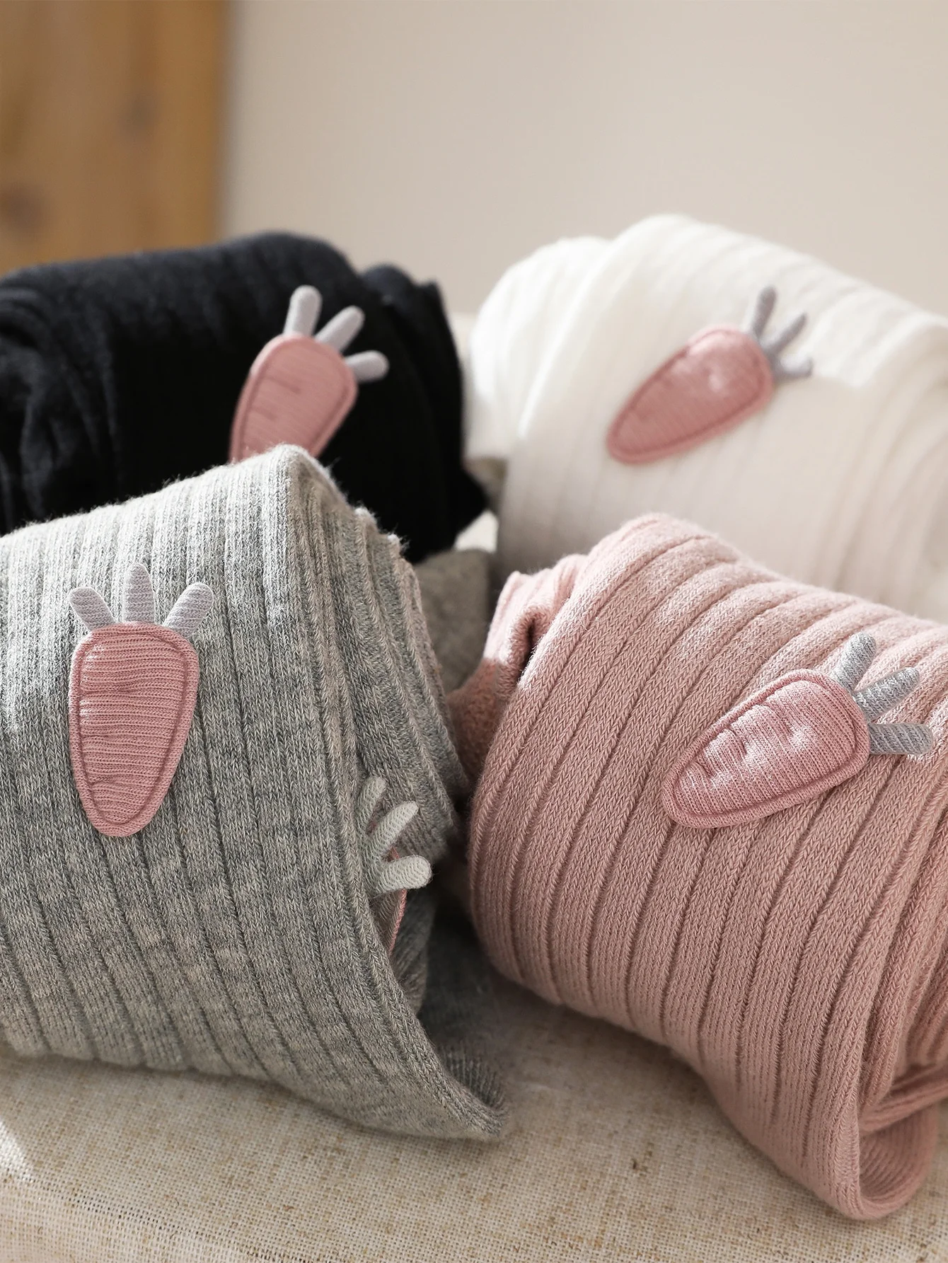 4 pares de pantimedias ajustadas a rayas verticales decoradas con rábano para niños, polainas suaves y antideslizantes para uso diario de niñas de 0 a 12 años