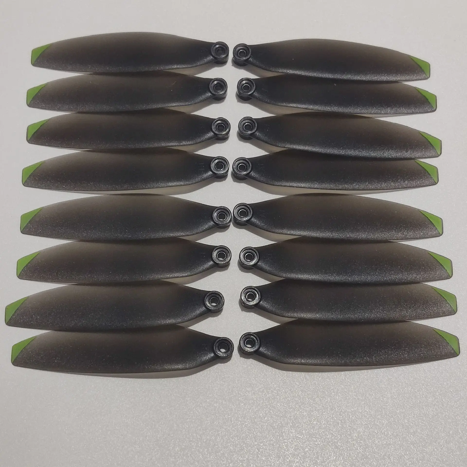 

New Drone B6 GPS Brushless Motor Foldable RC Quadcopter Blade Spare Parts Fan Maple Leaf Wing CW CCW Propeller 16PCS Blades