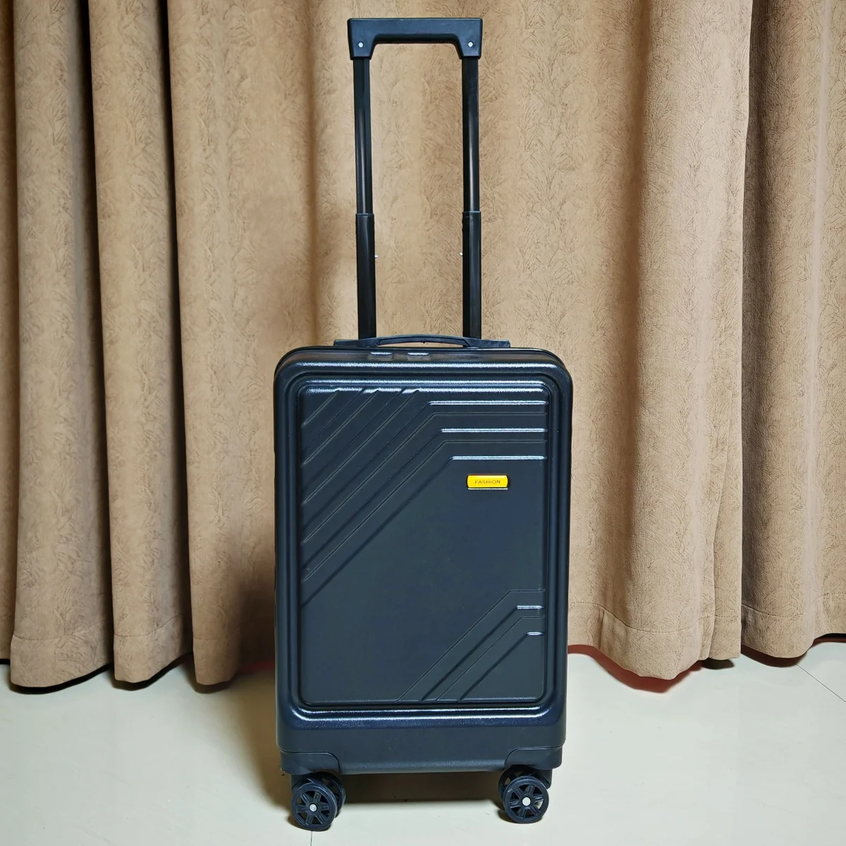 

Цельный, новый высококачественный чемодан, чемодан на колесиках, посадочный кейс, 20 дюймов для мужчин и женщин, модный дизайн, высококачественный утолщенный твердый материал, прочная застежка-молния, замок с паролем