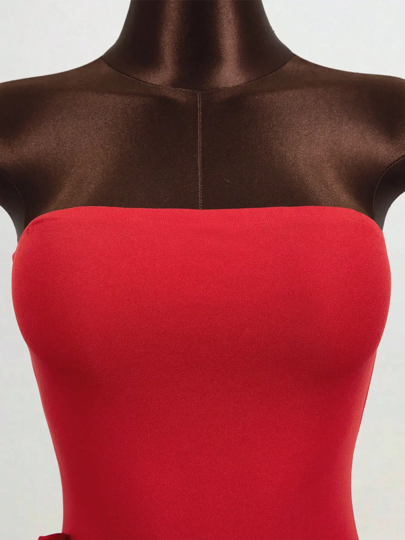 

Красное мини-платье без бретелек с 3D-цветочными оборками для вечеринок и торжественных мероприятий