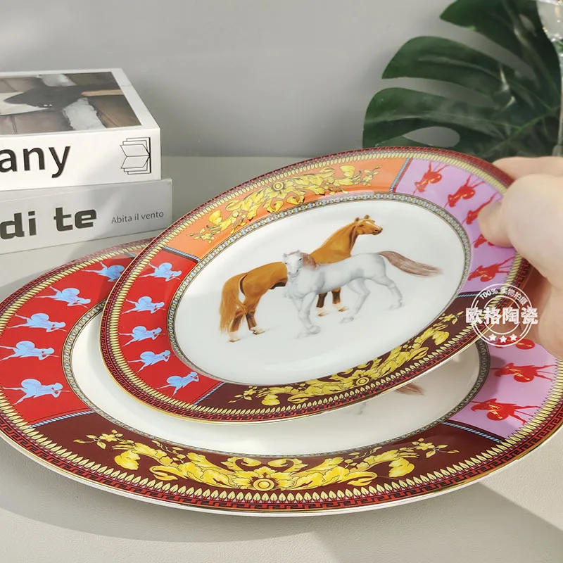 

Round Bone Western Food Plate European Royal Style Sweat Blood Horse Steak Dish Horse Reins Pattern for Home Hotel Decoration