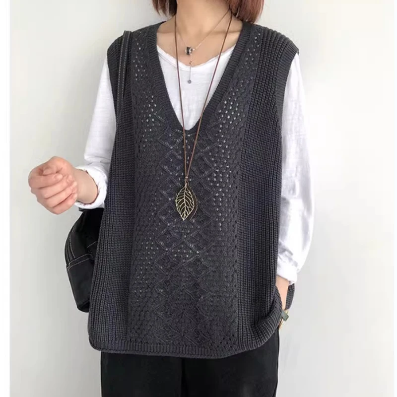 Women\'s Retro Sleeveless Knitted Vest Solid Color V-neck Hollow Casual Loose Waistcoat Everyday Street Joker Sleeveless Sweater